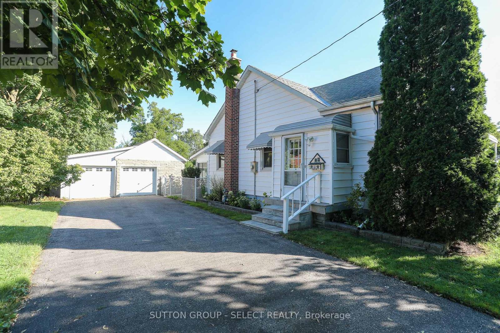 Photo 5 of 40 for 1866 Avalon Street