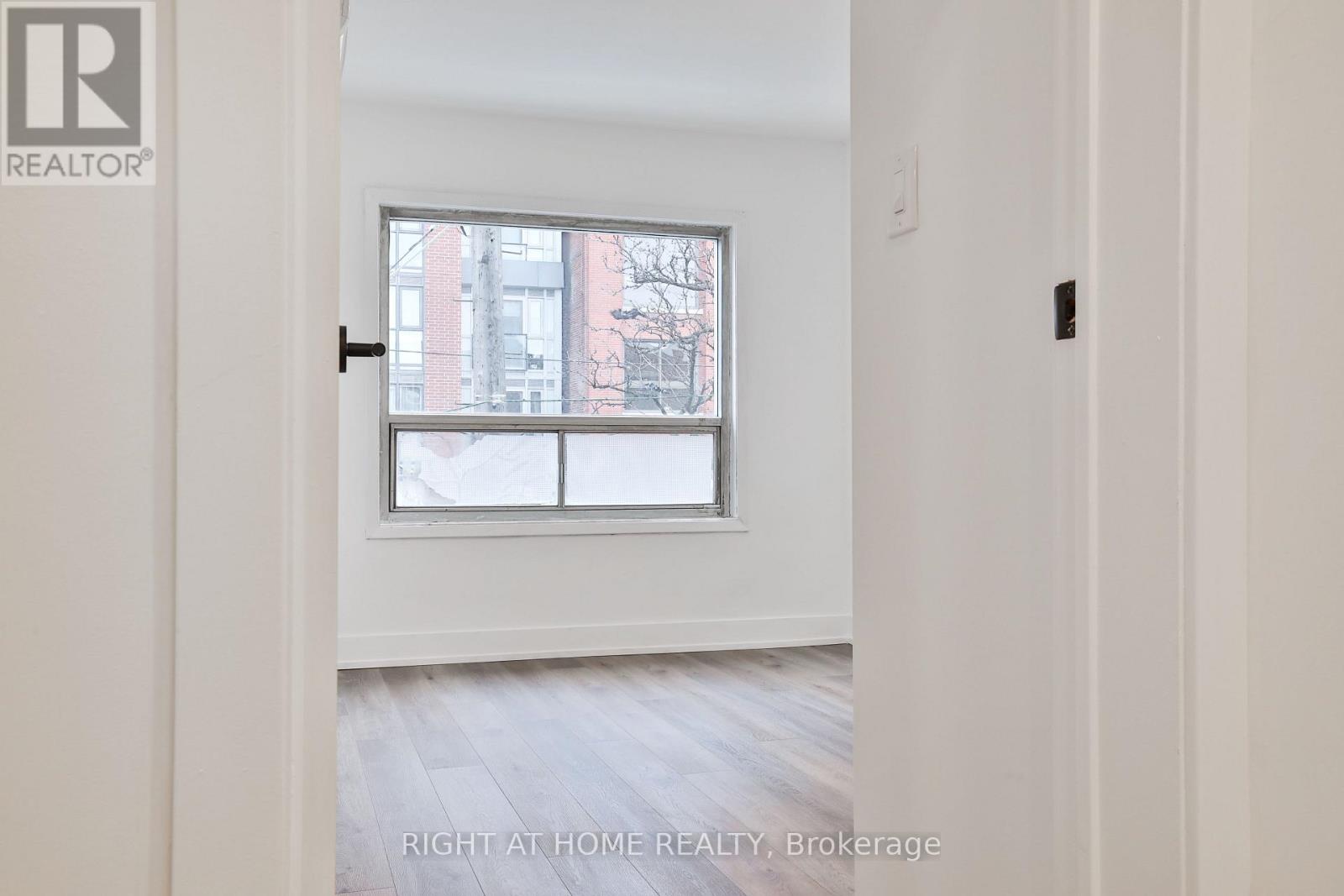 2f - 556 College Street, Toronto, Ontario  M6G 1B1 - Photo 4 - C12042079