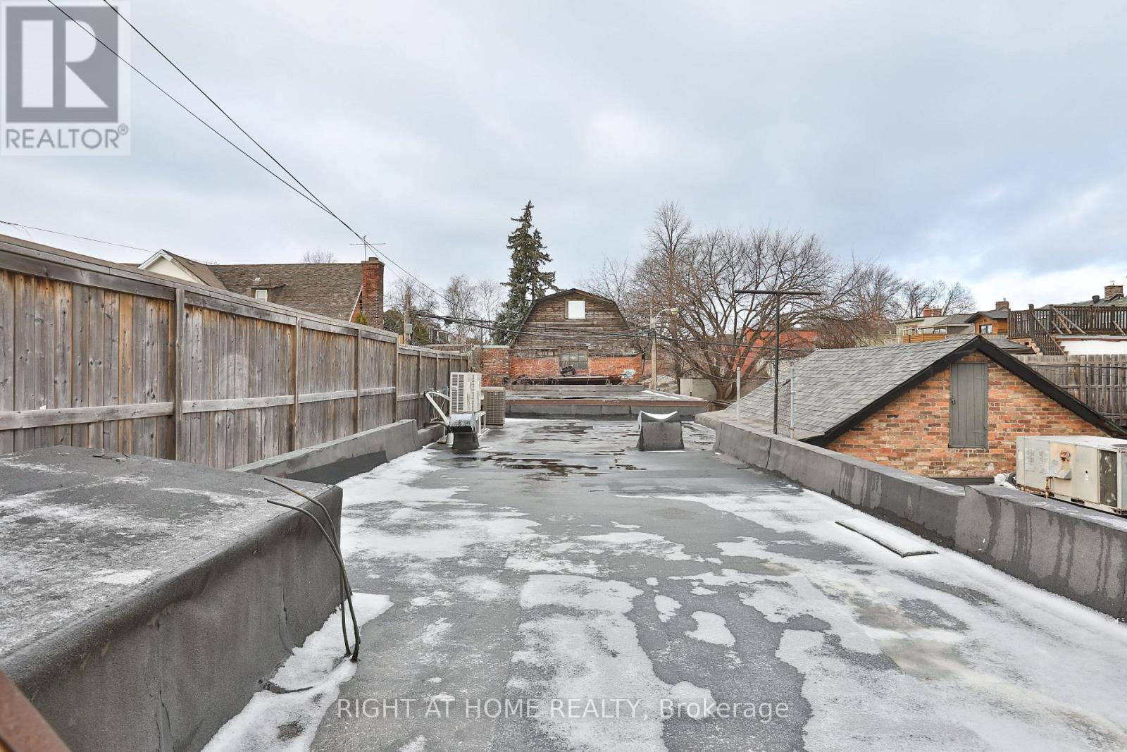 2f - 556 College Street, Toronto, Ontario  M6G 1B1 - Photo 8 - C12042079