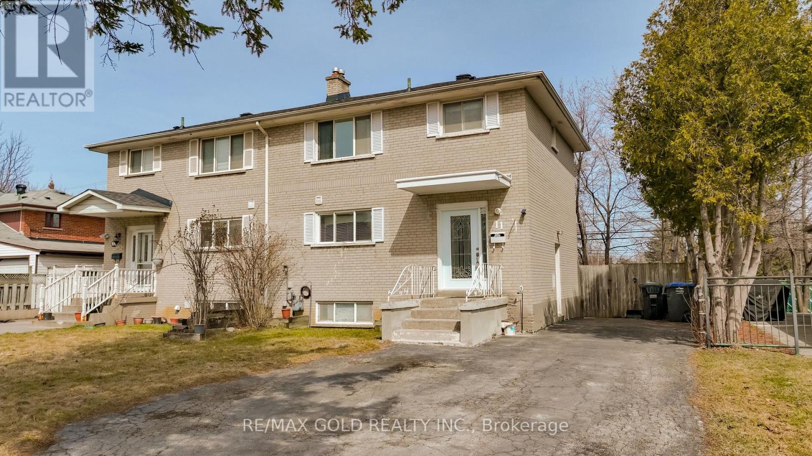 Property at 11 AUTUMN BOULEVARD image 2