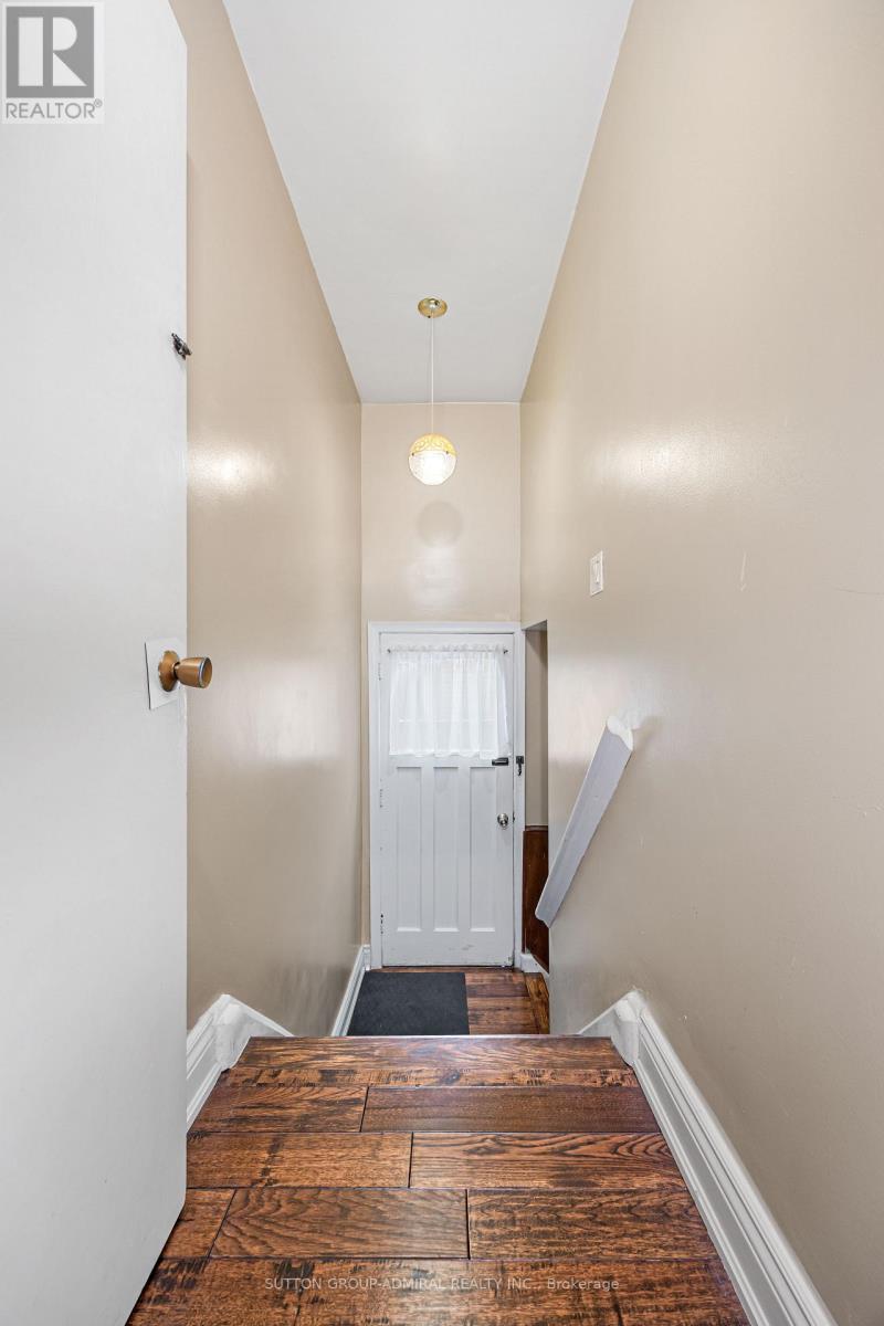 11 Velma Drive, Toronto (Stonegate-Queensway), Ontario  M8Z 2N2 - Photo 17 - W12042133