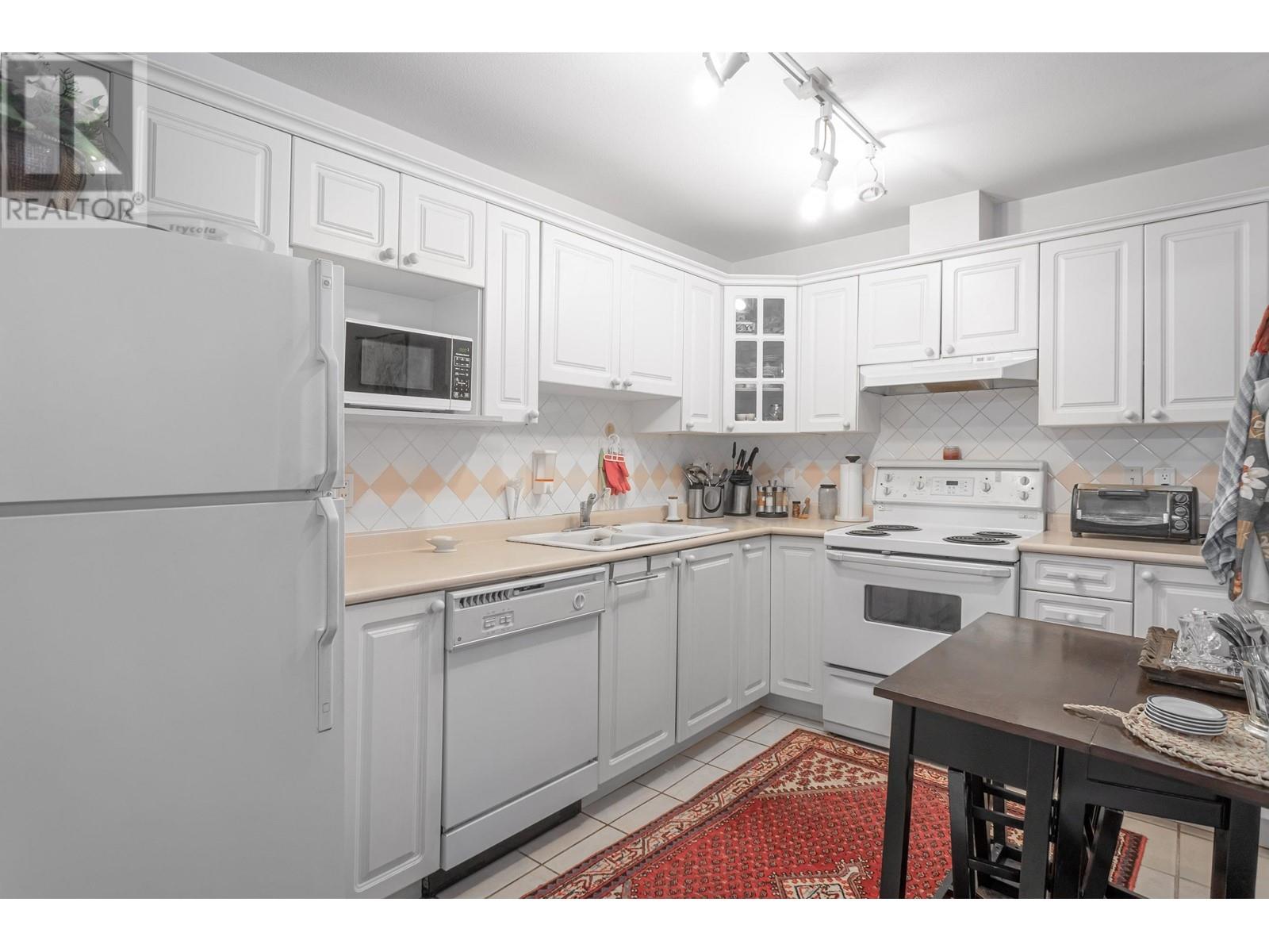 308 1085 W 17th Street, North Vancouver, British Columbia  V7P 3R3 - Photo 10 - R2953692