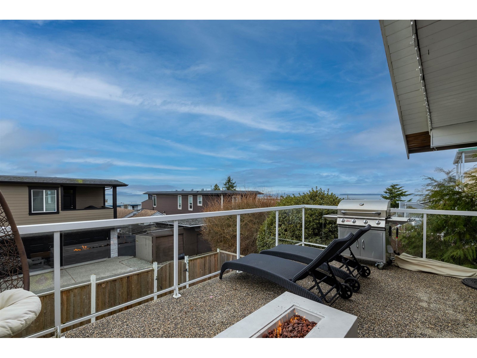 15170 Beachview Avenue, White Rock, British Columbia  V4B 1P6 - Photo 2 - R2981672