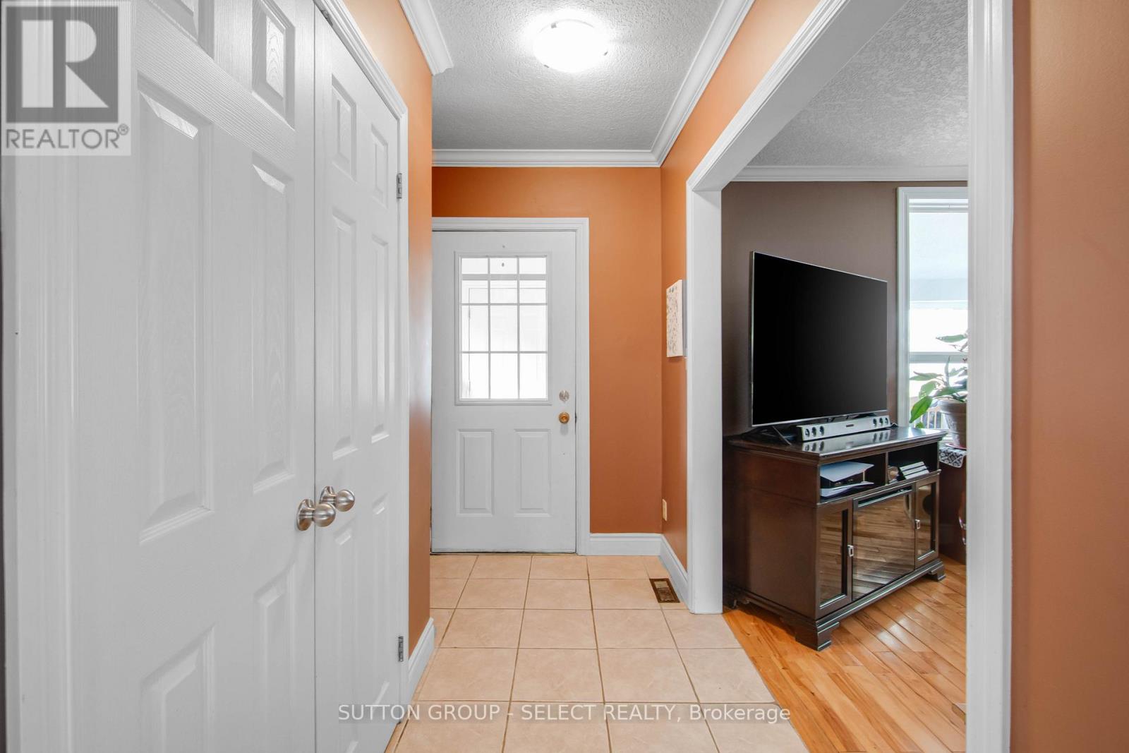 Photo 5 of 32 for 1185 King Street