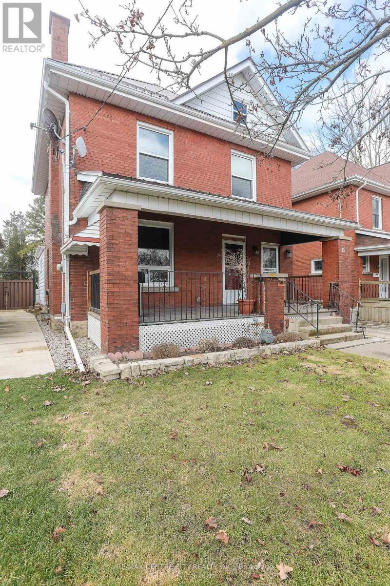 15 Wilson Avenue, St. Thomas, Ontario  N5R 3P9 - Photo 2 - X12042258