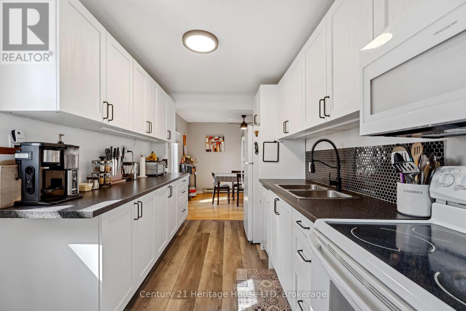 18 Kingsmill Street N, Fort Erie (Central), Ontario  L2A 4E3 - Photo 8 - X12042240