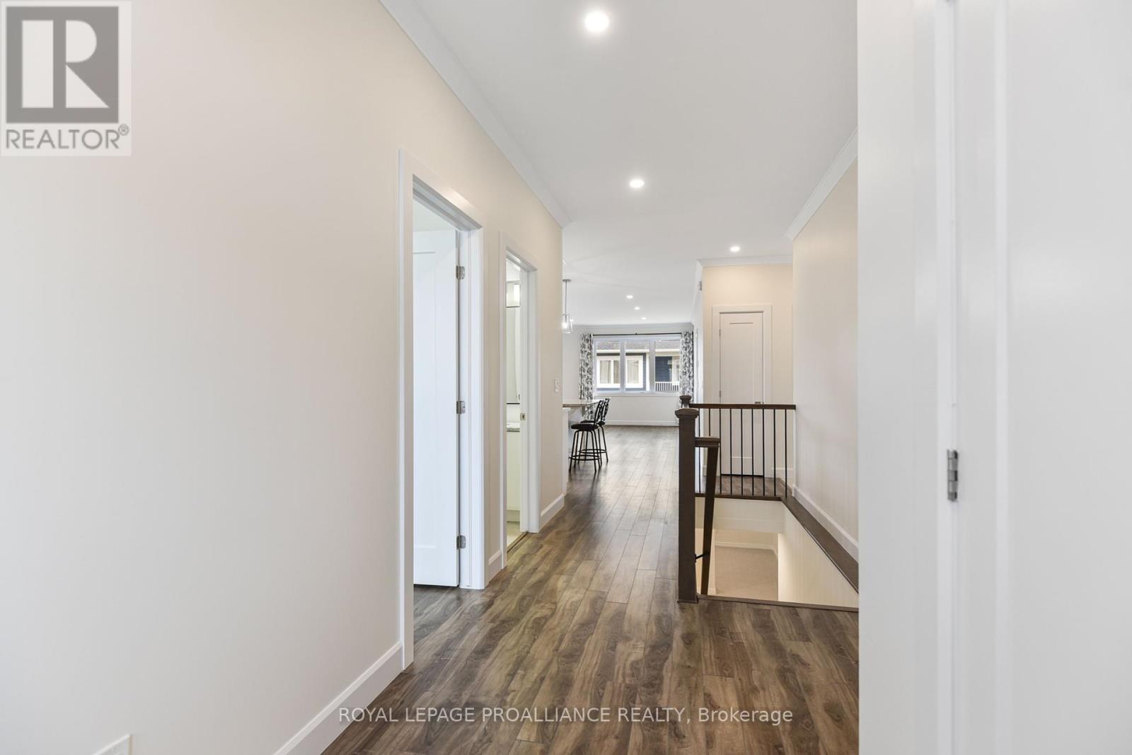 Property at 1100 WEBSTER CRESCENT image 4