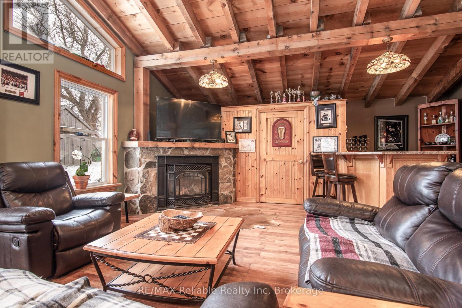 209 Hamilton Street W, North Huron, Ontario  N0M 1H0 - Photo 14 - X12042167