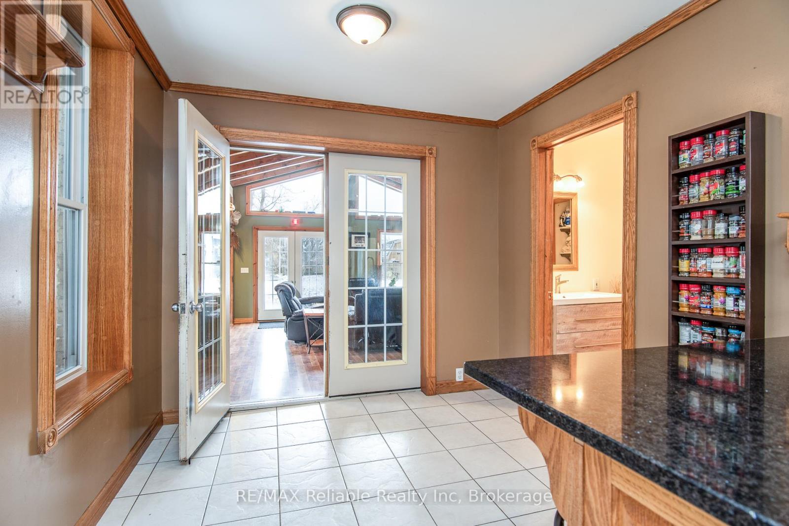 209 Hamilton Street W, North Huron, Ontario  N0M 1H0 - Photo 33 - X12042167