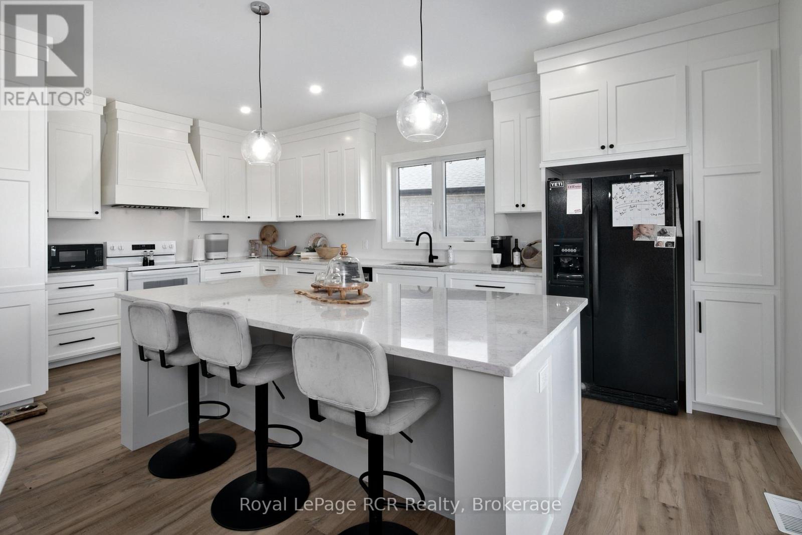 42 Chestnut Hill Crescent, Arran-Elderslie, Ontario  N0H 2N0 - Photo 8 - X12042289