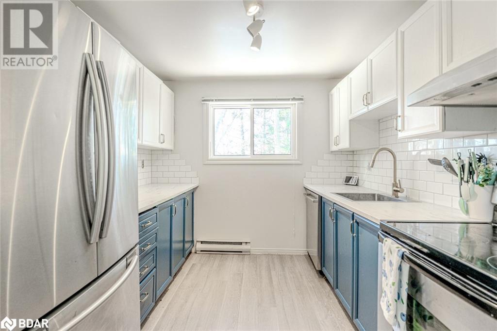 17 Loggers Run, Barrie, Ontario  L4N 6W2 - Photo 3 - 40709719
