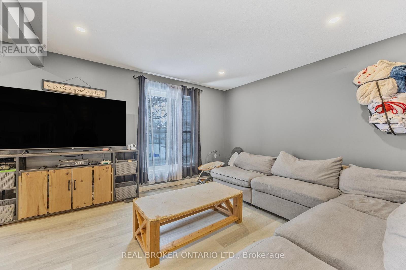 Property at 28 LOUISE LANE image 4