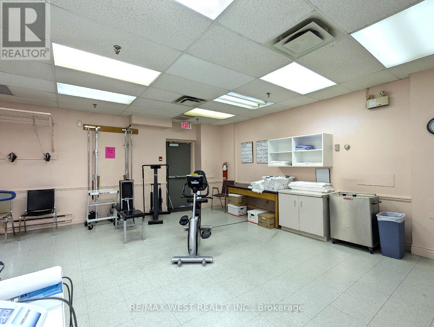Unit 2 - 2468 Eglinton Avenue W, Toronto, Ontario  M6M 5E2 - Photo 11 - W12042153