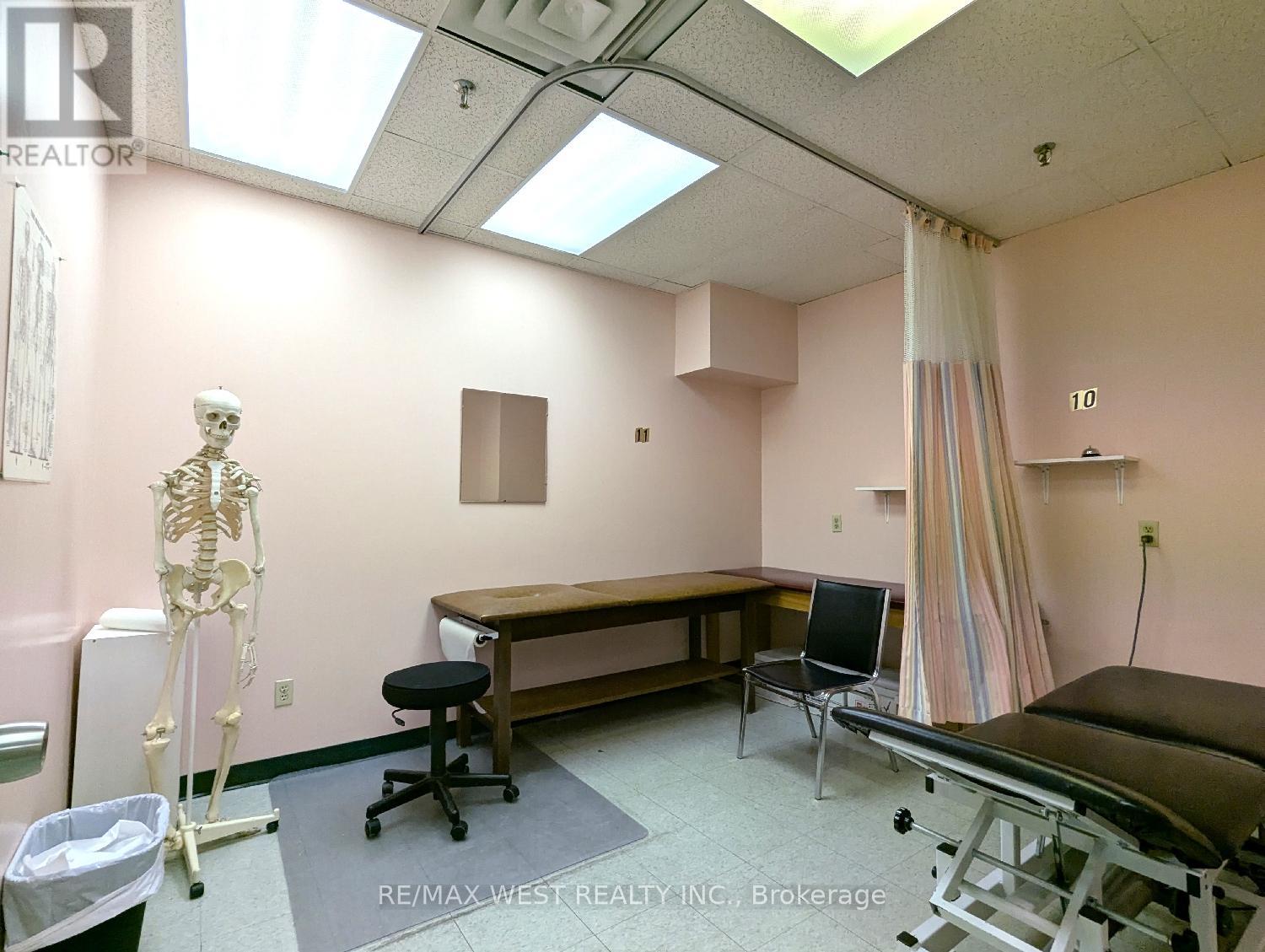 Unit 2 - 2468 Eglinton Avenue W, Toronto, Ontario  M6M 5E2 - Photo 8 - W12042153