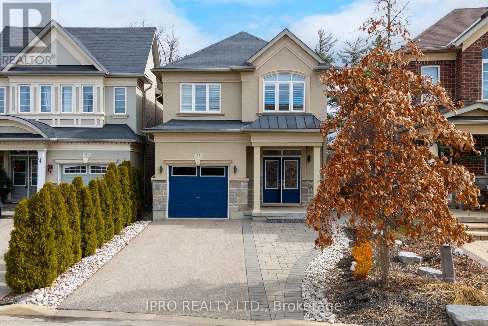 Property at 25 UPPER CANADA COURT image 1