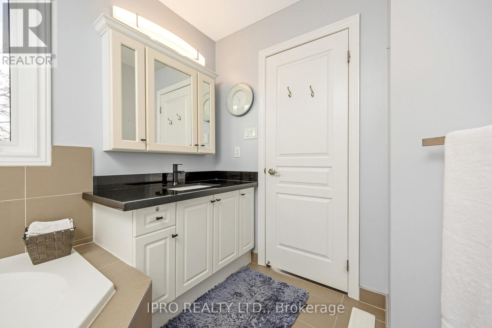 25 Upper Canada Court, Halton Hills, Ontario  L7G 0K9 - Photo 31 - W12042276