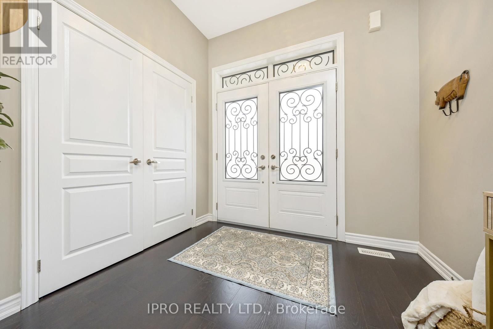 Property at 25 UPPER CANADA COURT image 4
