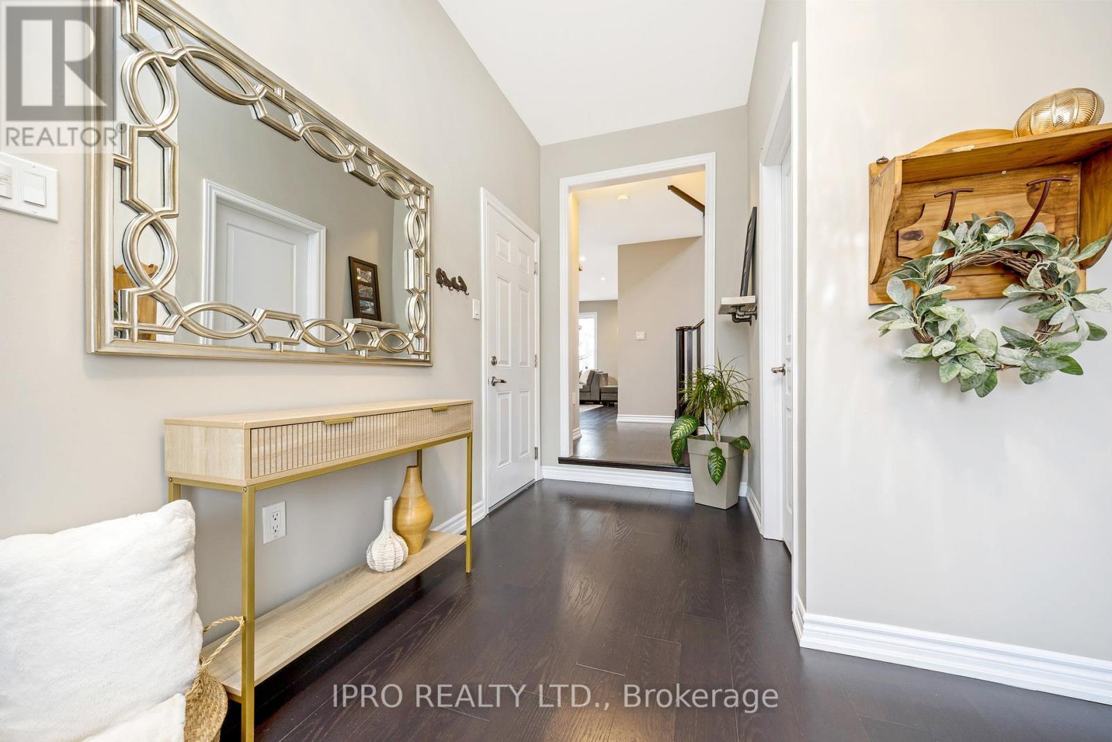 Property at 25 UPPER CANADA COURT image 5