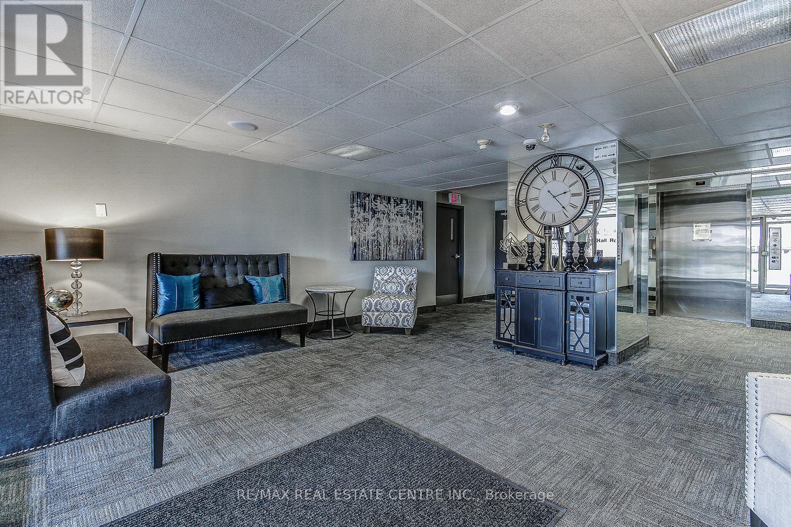 Property at 302 - 26 HALL ROAD image 5