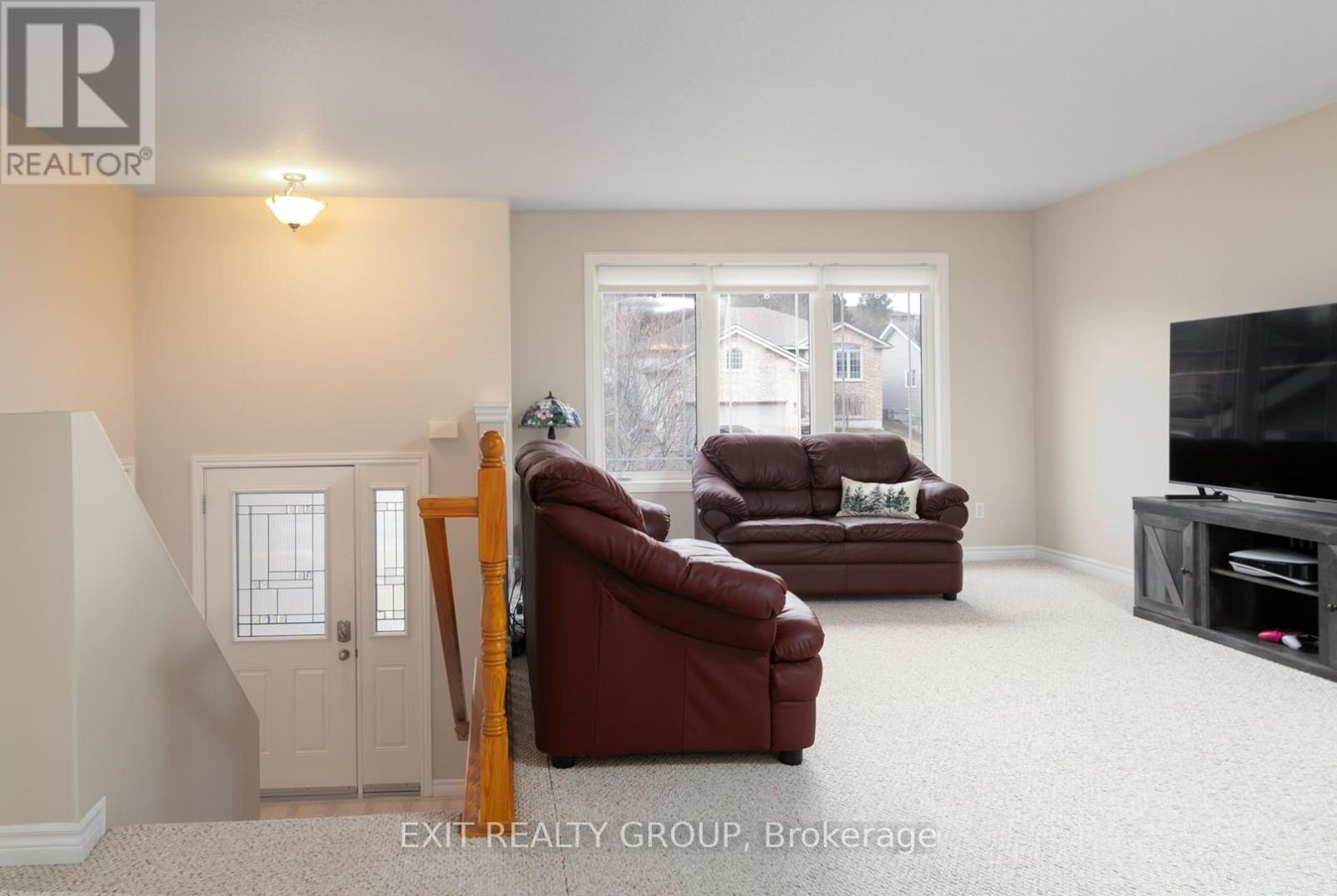 Property at 28 KYLE COURT image 4