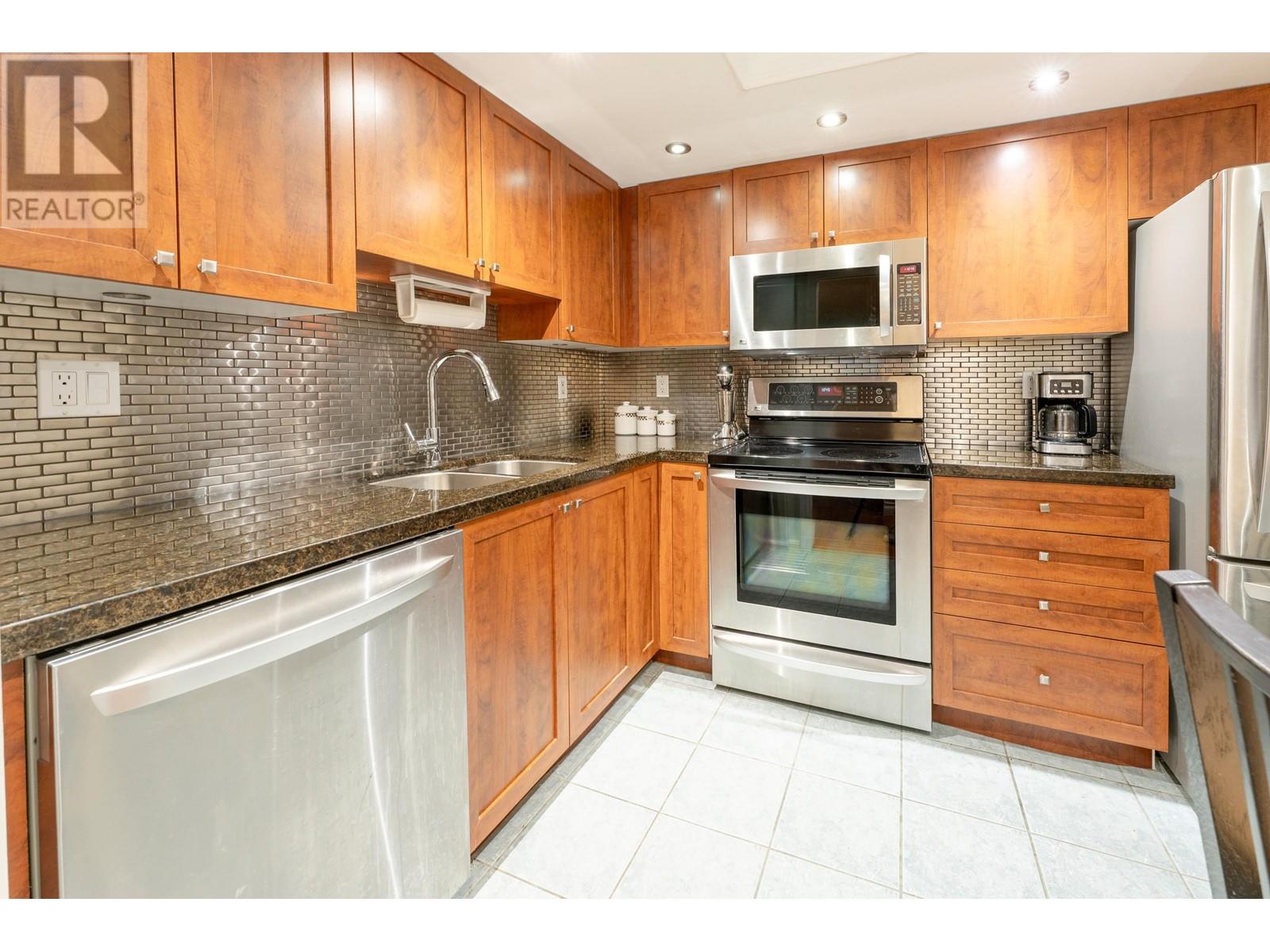 202 200 Newport Drive, Port Moody, British Columbia  V3H 5B7 - Photo 5 - R2973658