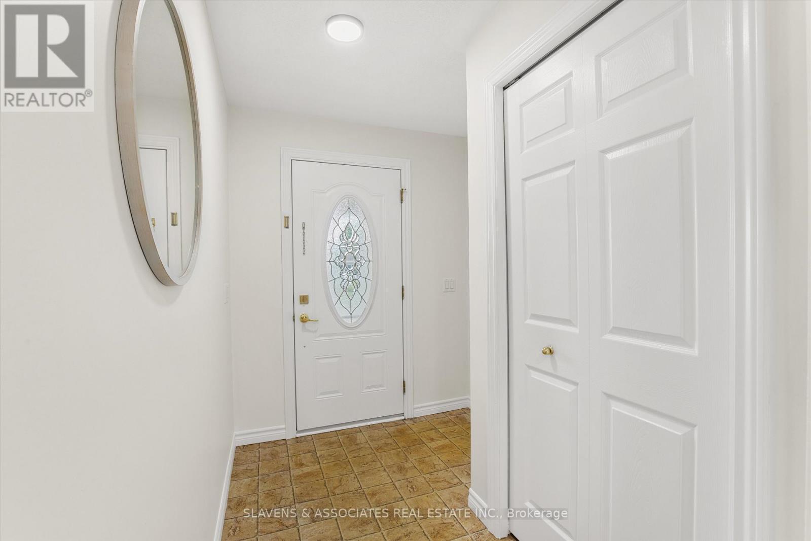 Property at 1 ILLINOIS CRESCENT image 4
