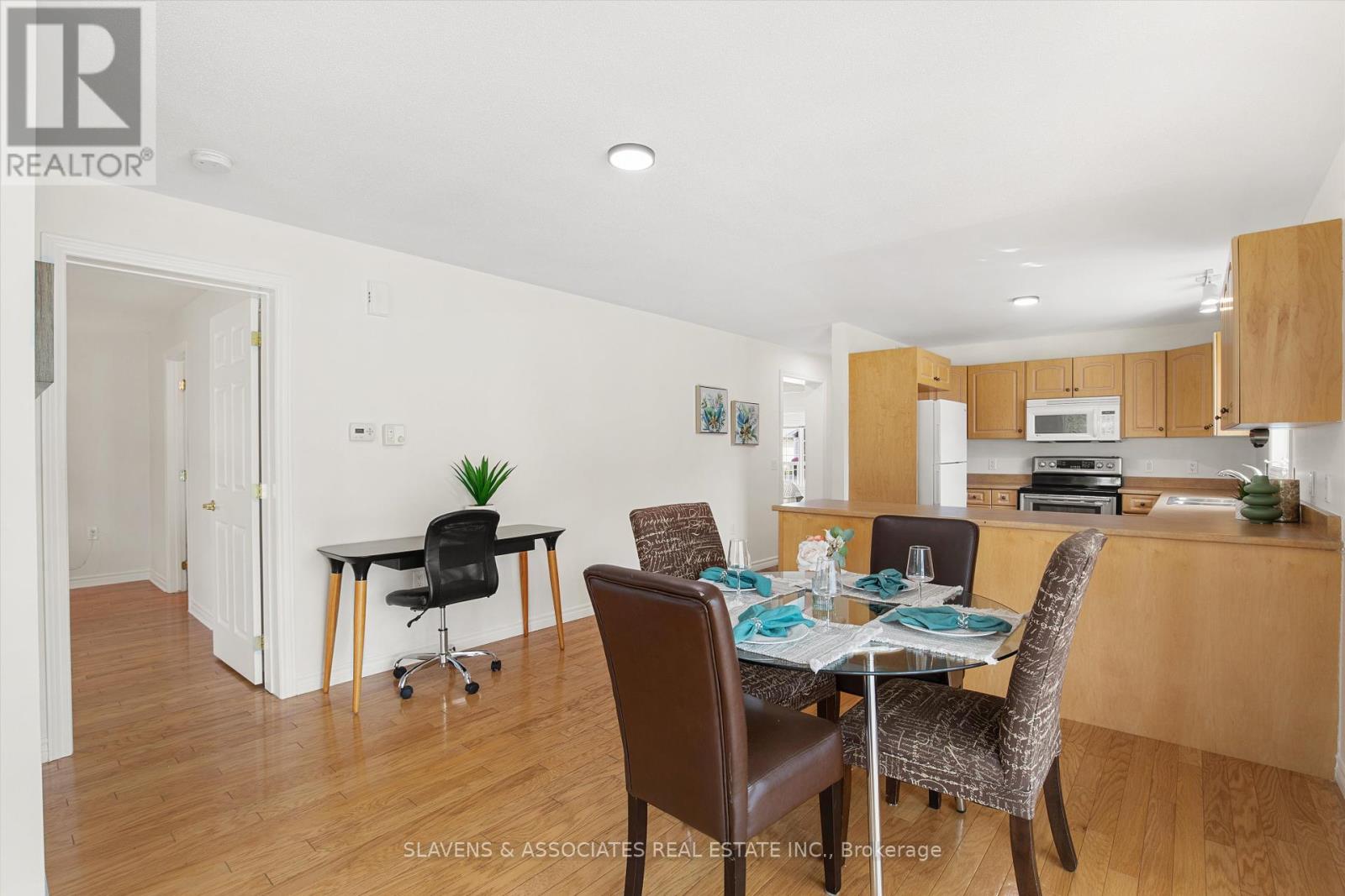 Property at 1 ILLINOIS CRESCENT image 5