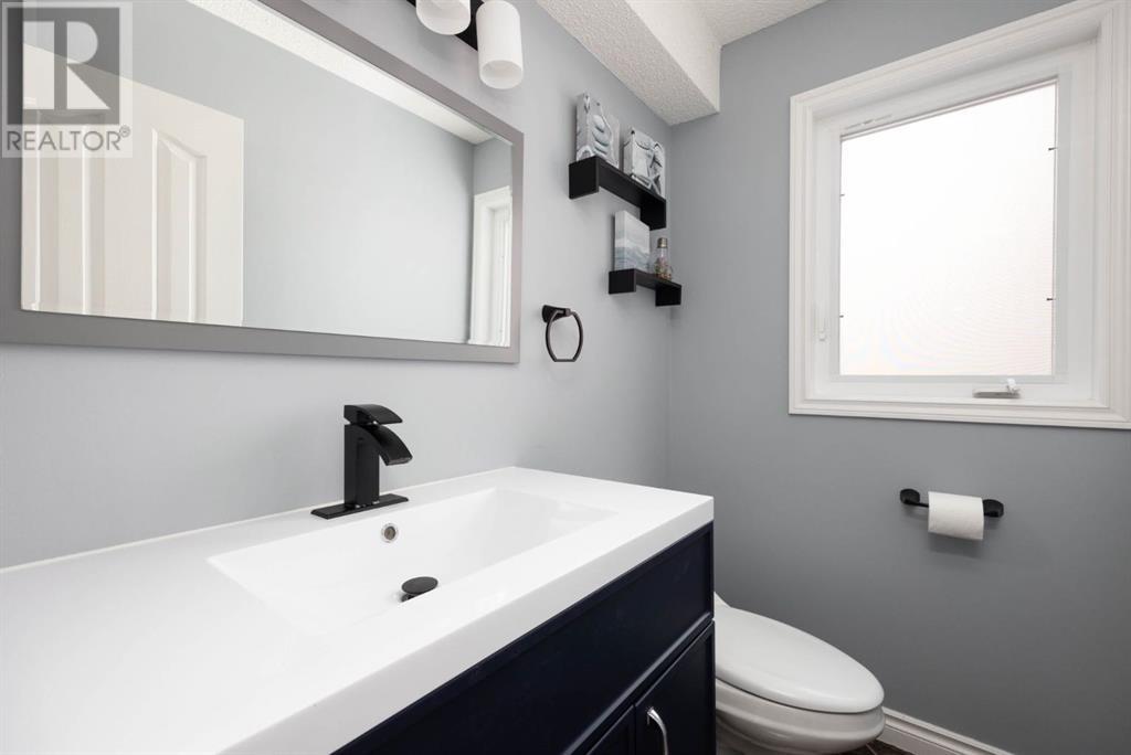 122 Silver Springs Drive, Fort Mcmurray, Alberta  T9H 3S8 - Photo 12 - A2194060