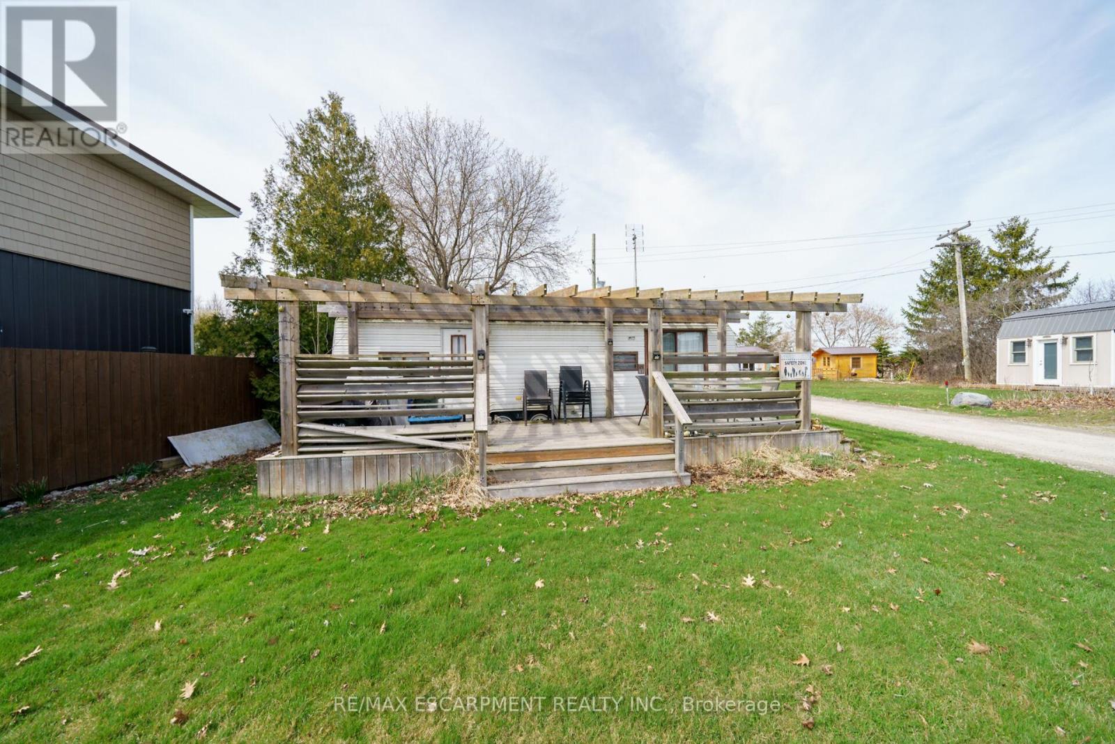 307 Lakeshore Road, Haldimand, Ontario  N0A 1P0 - Photo 10 - X12042341