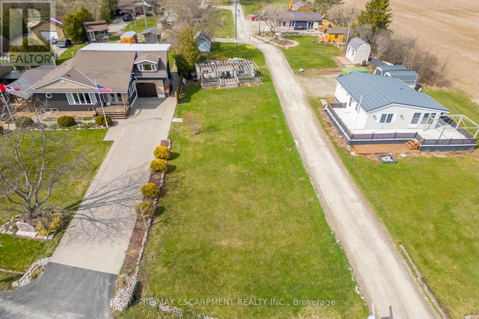307 Lakeshore Road, Haldimand, Ontario  N0A 1P0 - Photo 5 - X12042341