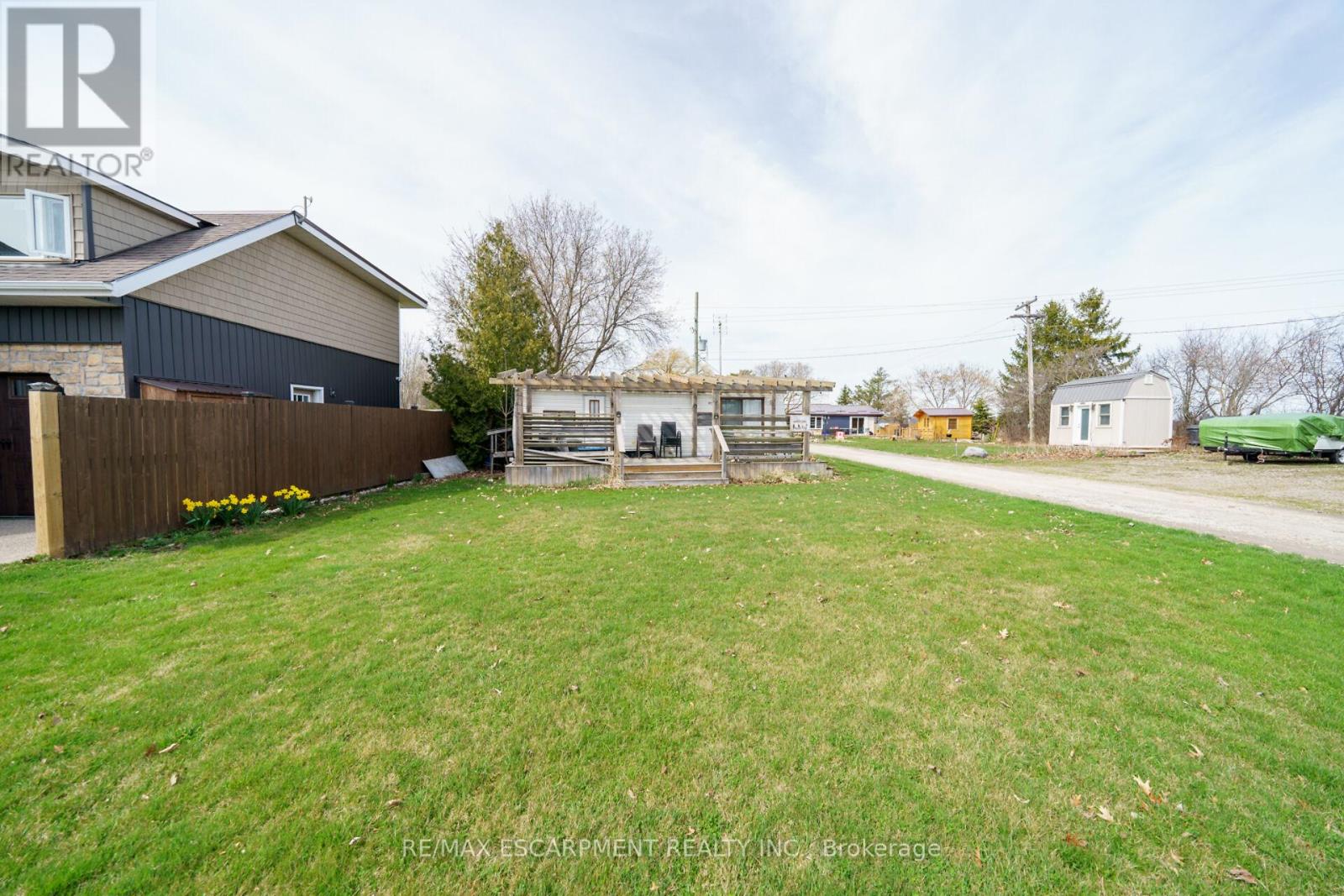 307 Lakeshore Road, Haldimand, Ontario  N0A 1P0 - Photo 9 - X12042341