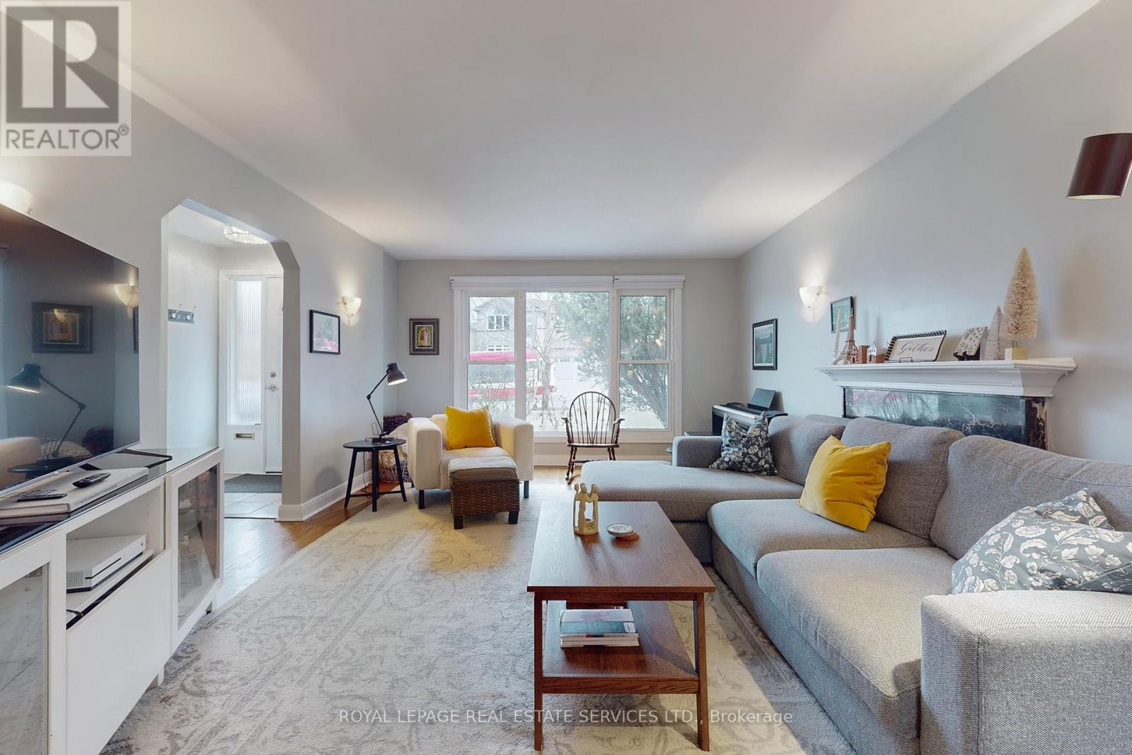 Property at 131 YORK MILLS ROAD image 2