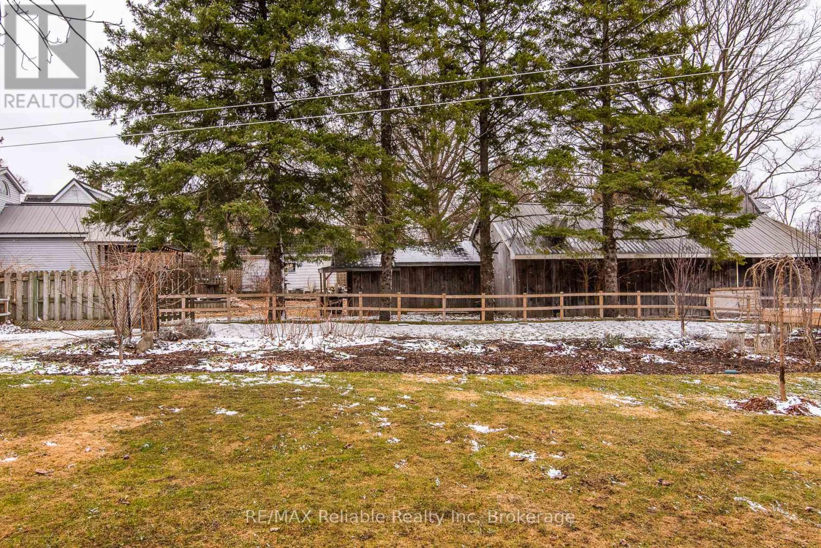 147 Goderich Street W, Huron East, Ontario  N0K 1W0 - Photo 12 - X12042524