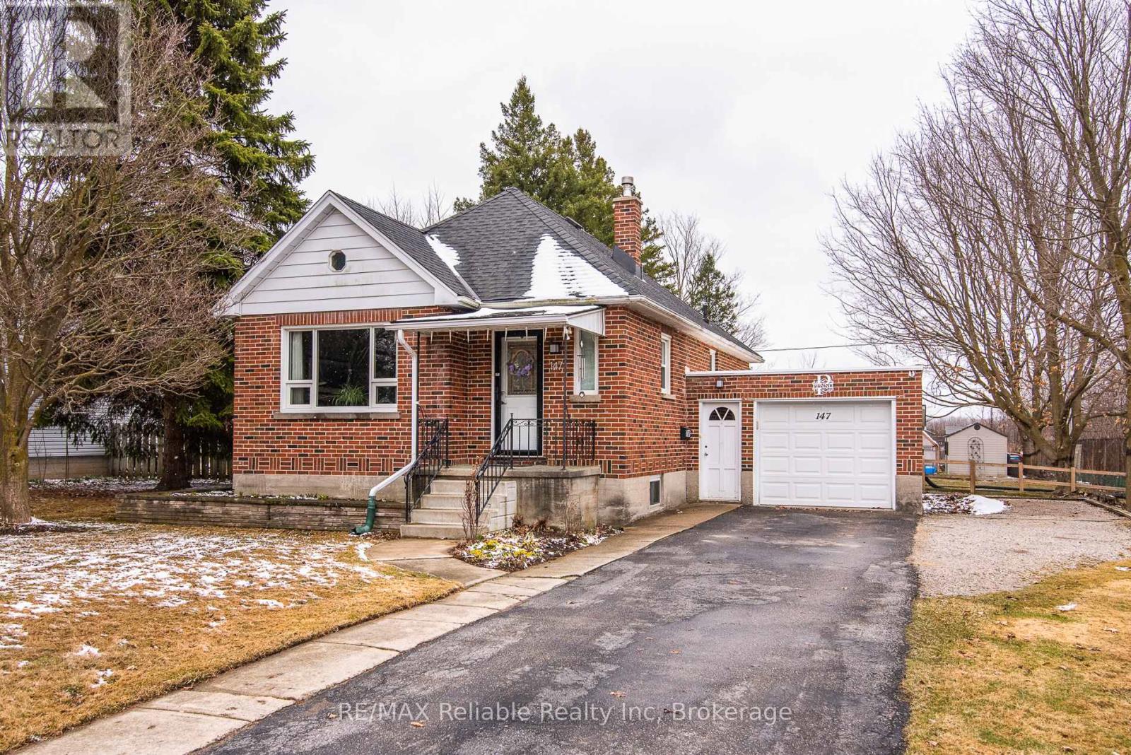 147 Goderich Street W, Huron East, Ontario  N0K 1W0 - Photo 2 - X12042524