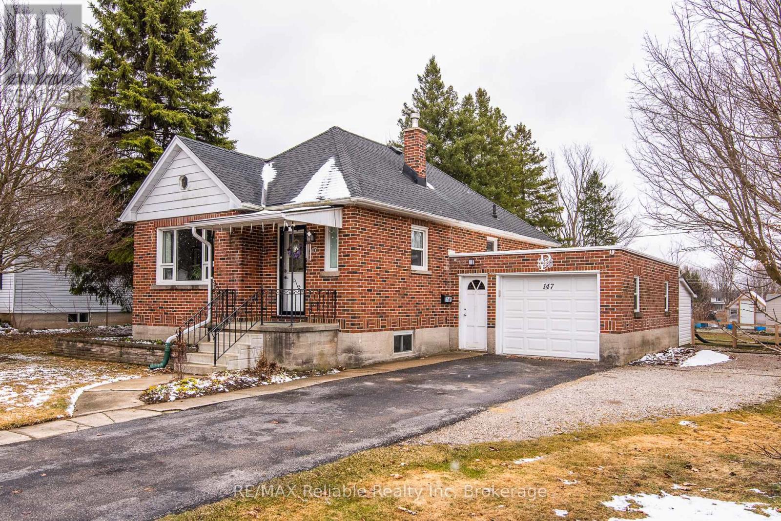 147 Goderich Street W, Huron East, Ontario  N0K 1W0 - Photo 4 - X12042524