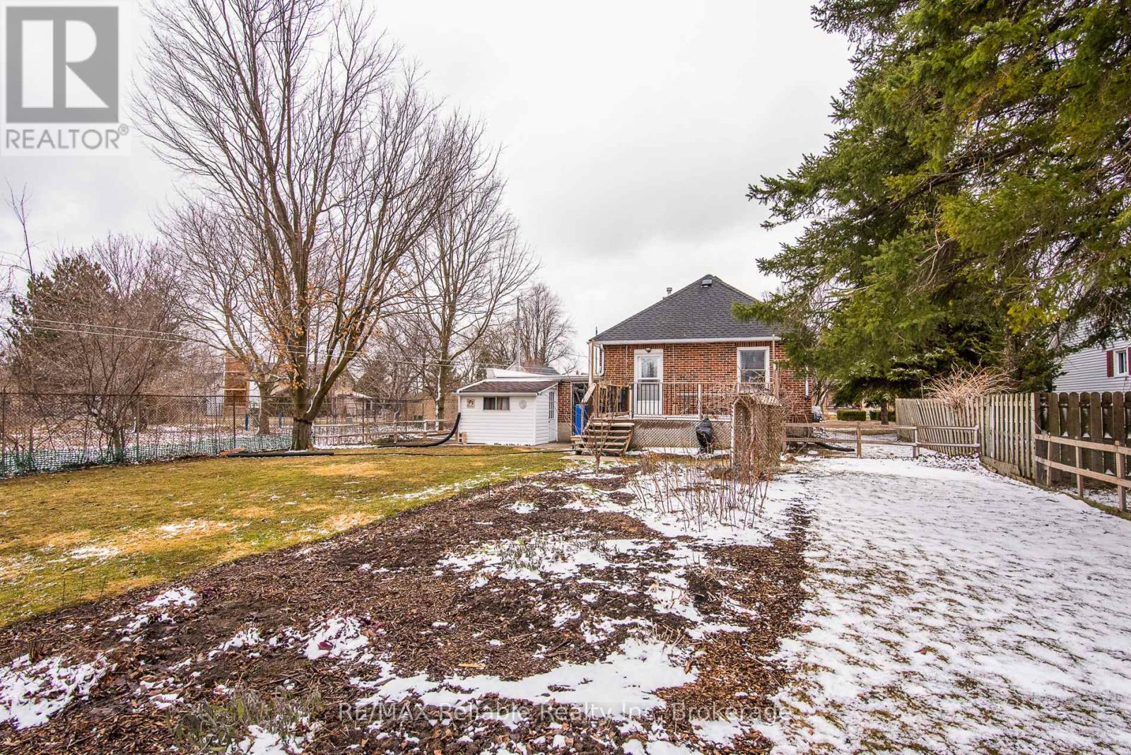 147 Goderich Street W, Huron East, Ontario  N0K 1W0 - Photo 7 - X12042524