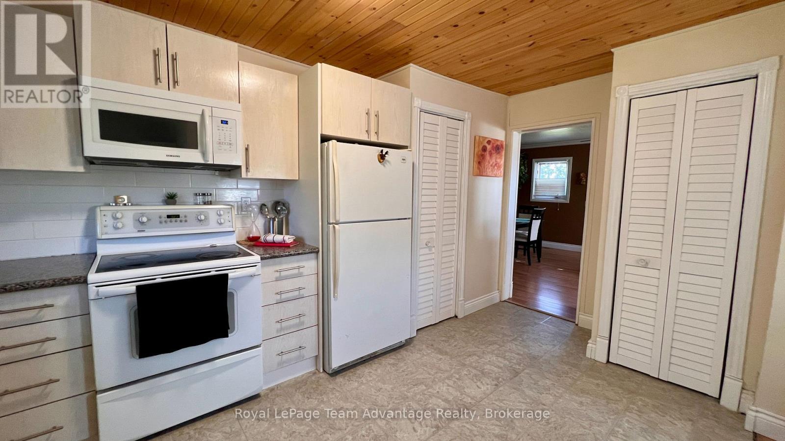 347 High Street, Georgian Bay, Ontario  P0C 1H0 - Photo 2 - X12042539