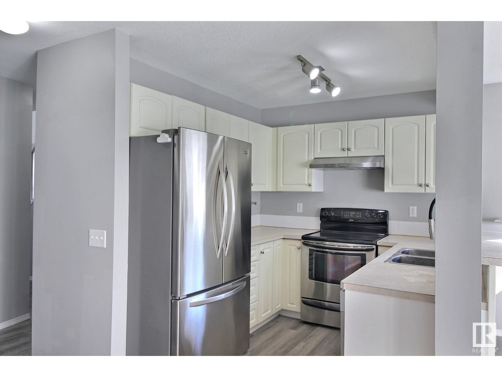 Property at #123 230 EDWARDS DR SW image 5