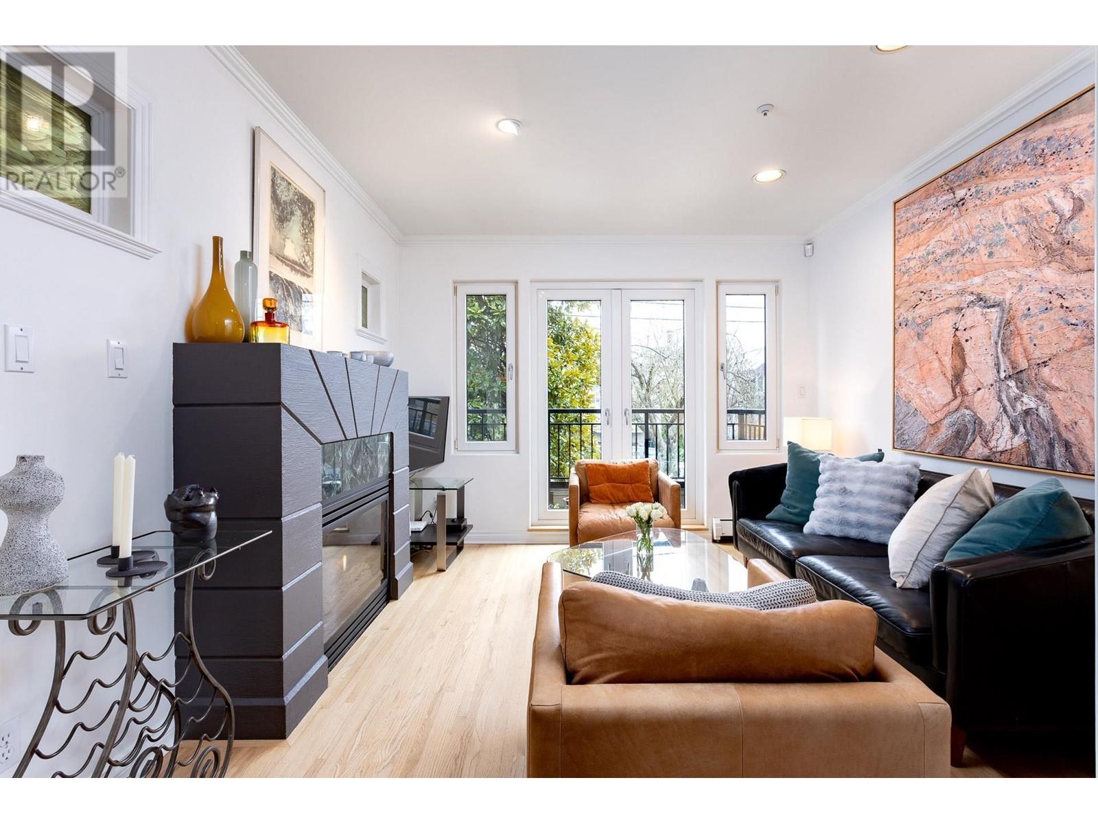 1959 Charles Street, Vancouver, British Columbia  V5L 2V1 - Photo 5 - R2981623