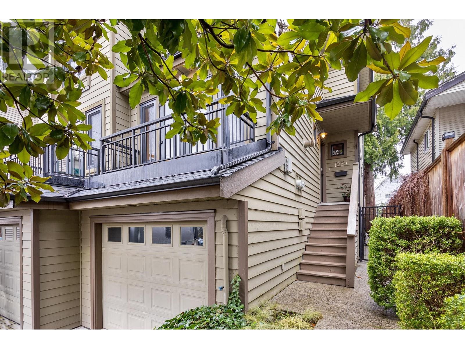 1959 Charles Street, Vancouver, British Columbia  V5L 2V1 - Photo 3 - R2981623