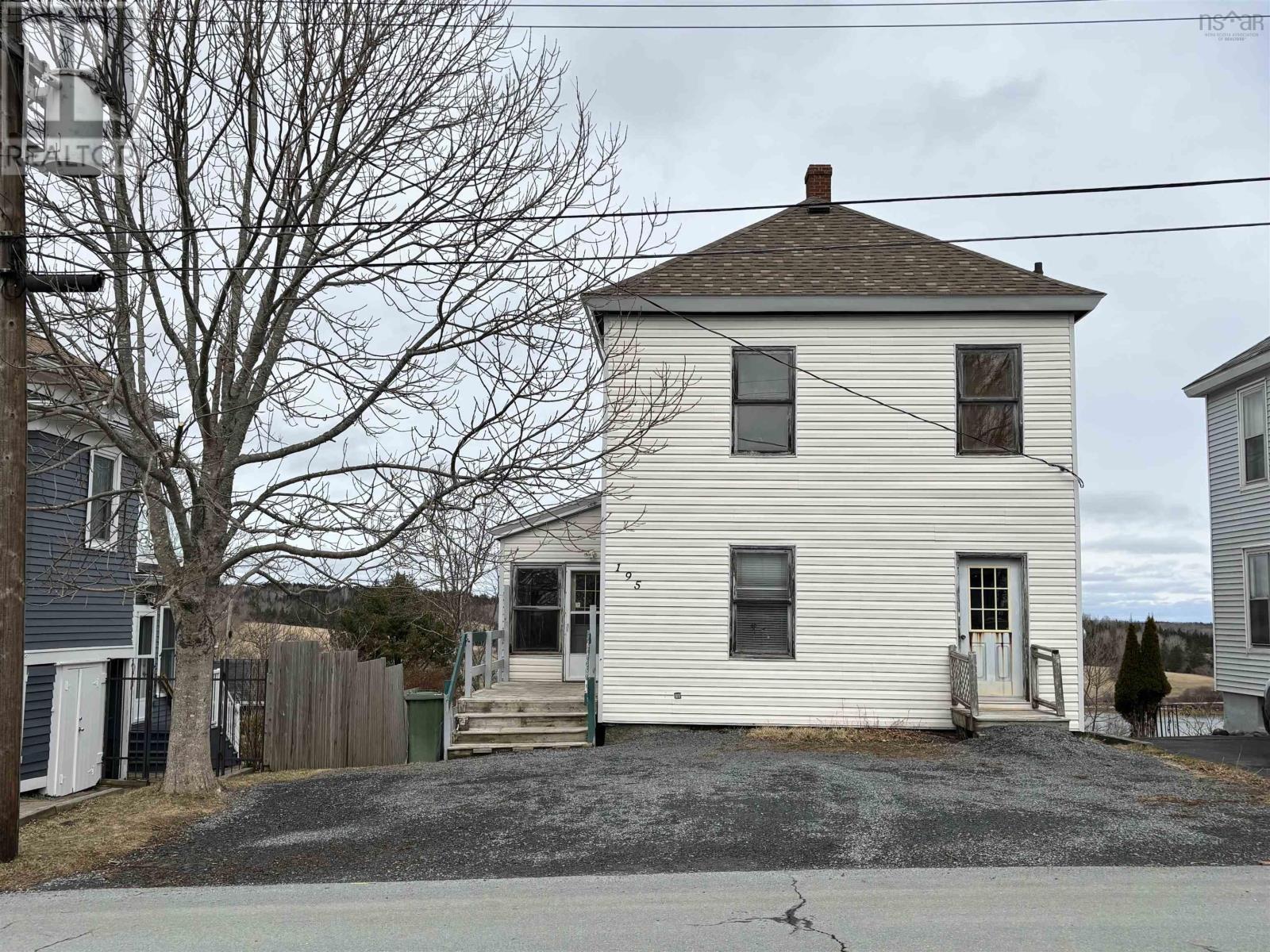 195 Lawrence Street, lunenburg, Nova Scotia