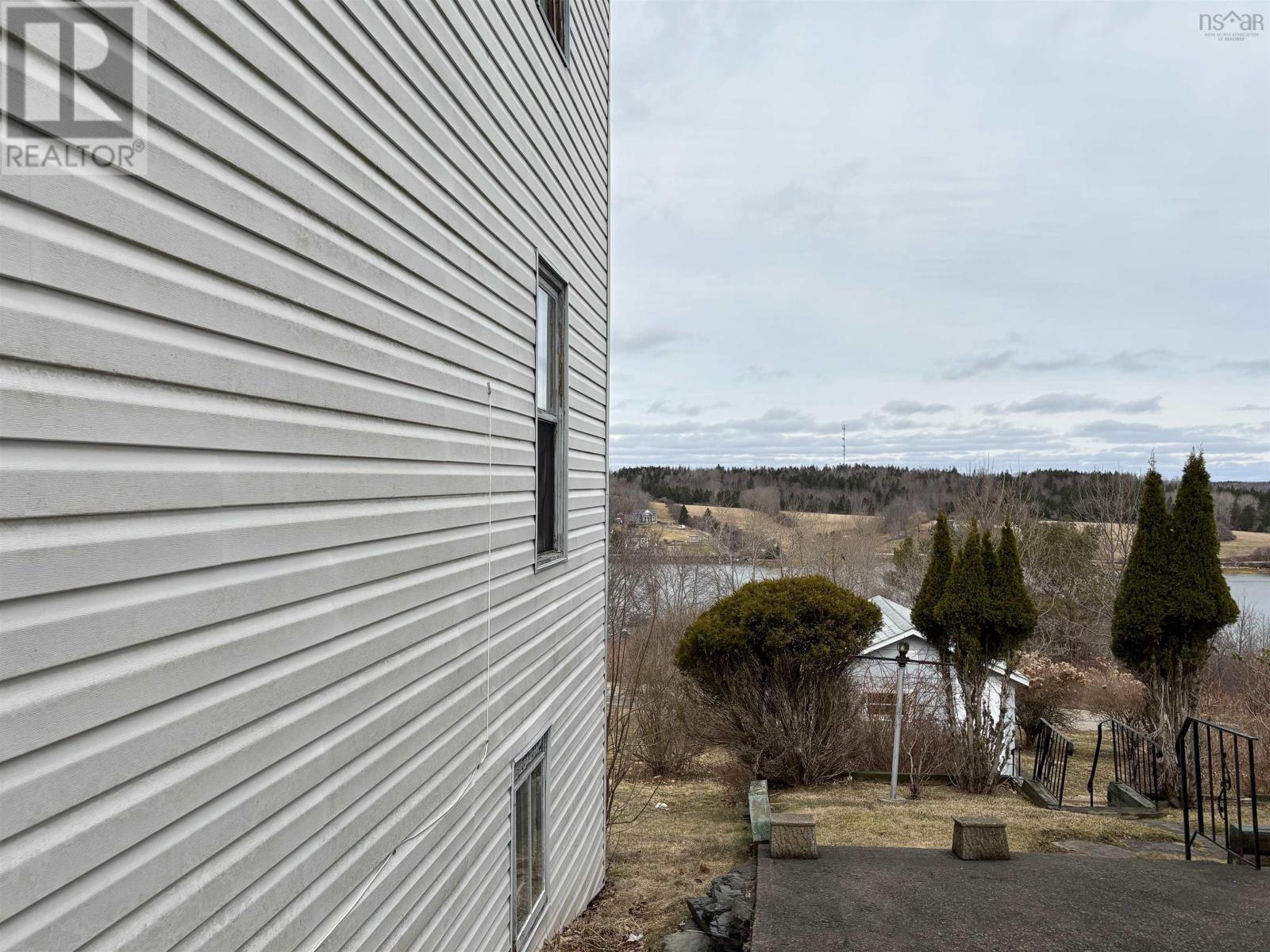 195 Lawrence Street, Lunenburg, Nova Scotia  B0J 2C0 - Photo 5 - 202505855