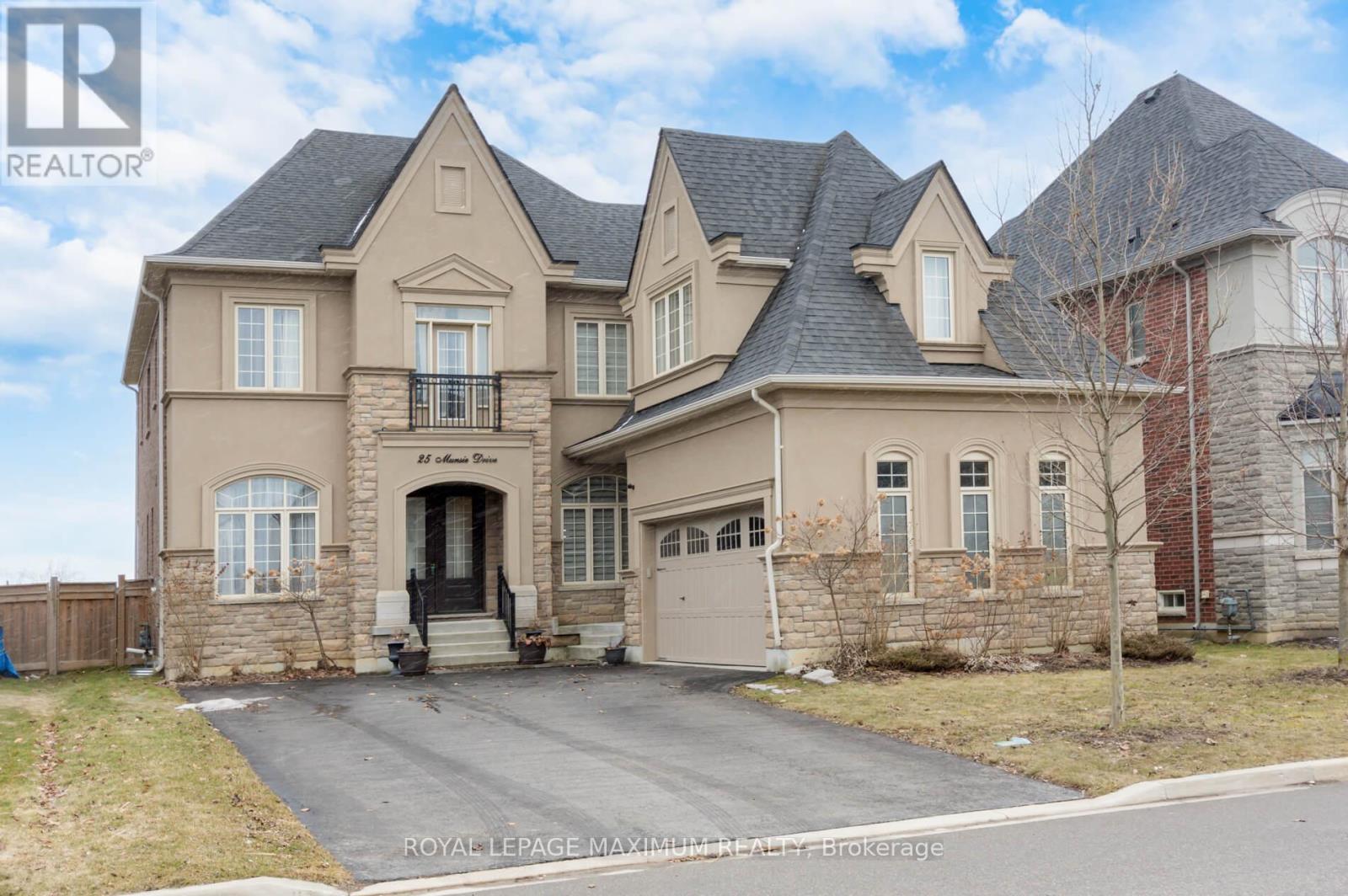 25 MUNSIE DRIVE, King, Ontario