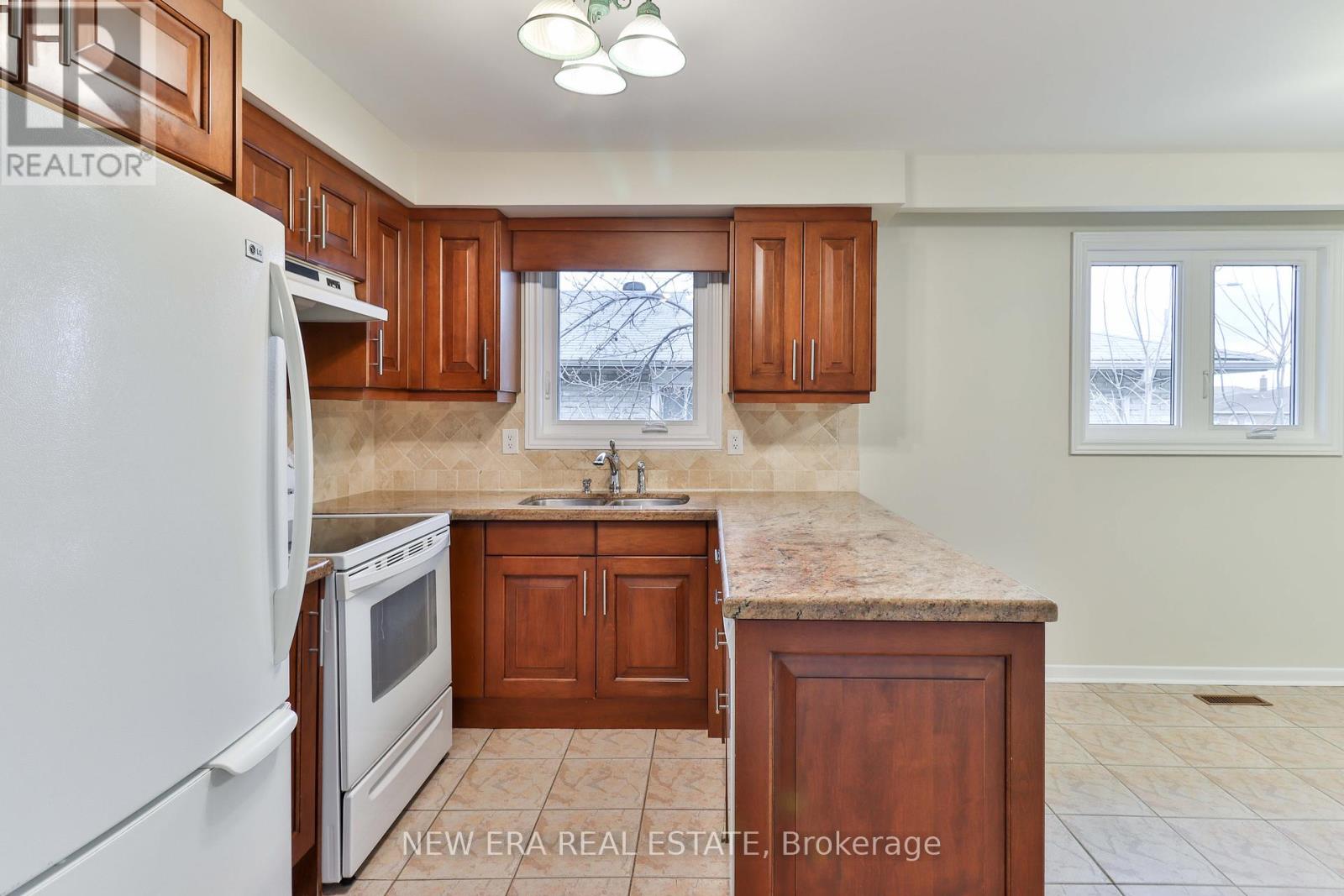 Property at 2559 KINGSBERRY CRESCENT image 4
