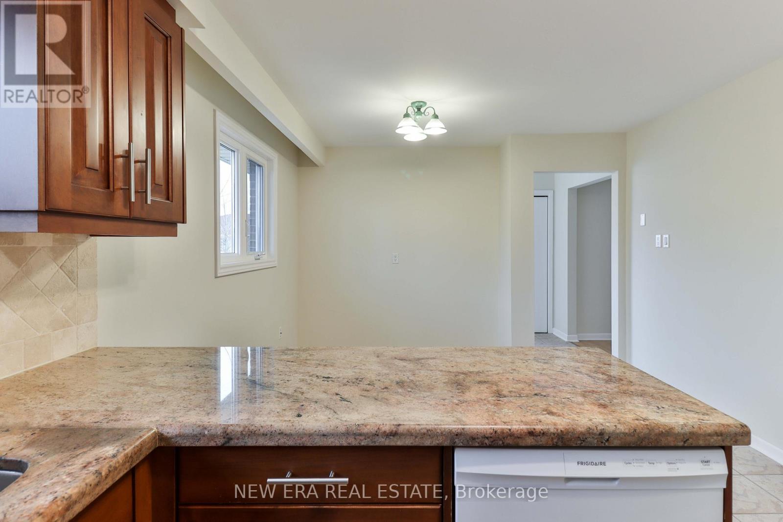 Property at 2559 KINGSBERRY CRESCENT image 5
