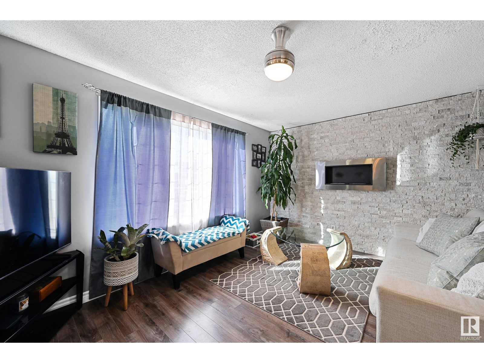 Property at 16225 57 ST NW image 3