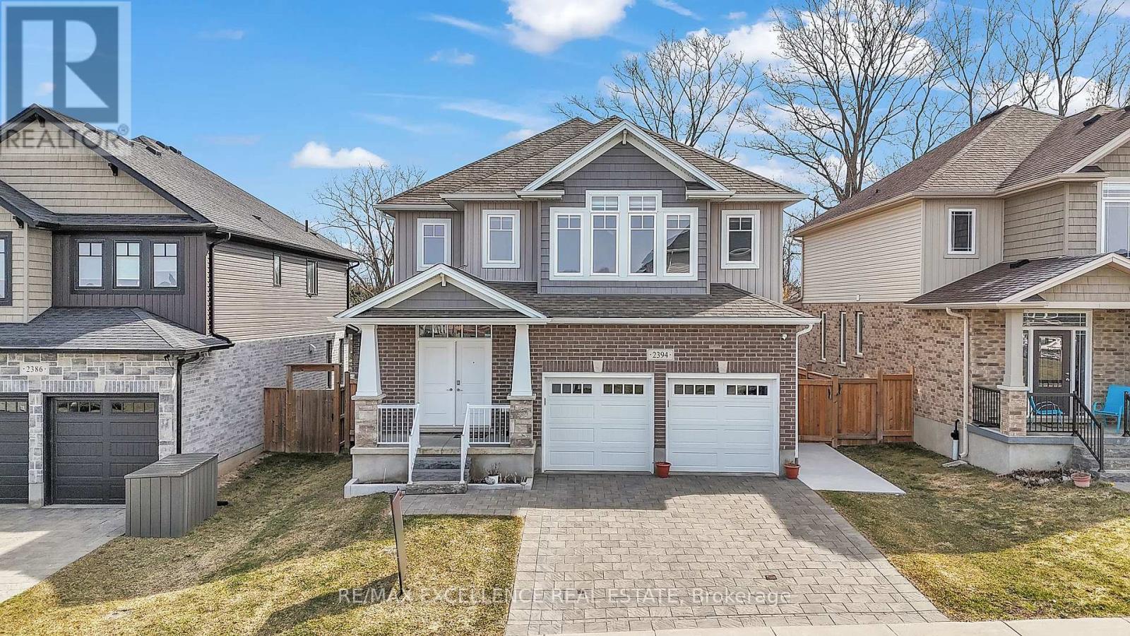 2394 Leeds Crossing Close