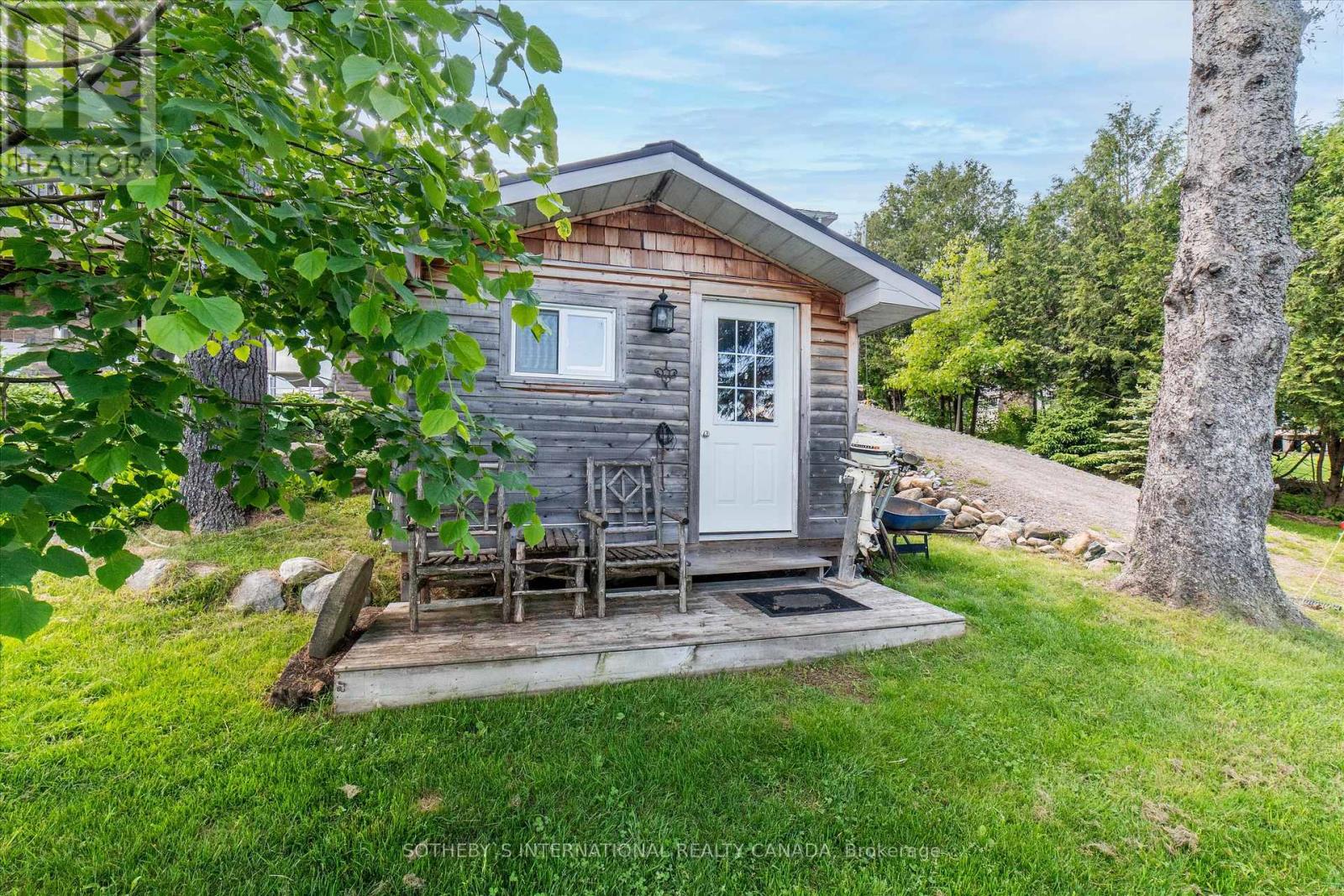 2720 Haliburton Lake Road, Dysart Et Al, Ontario  K0M 1M0 - Photo 17 - X12042692