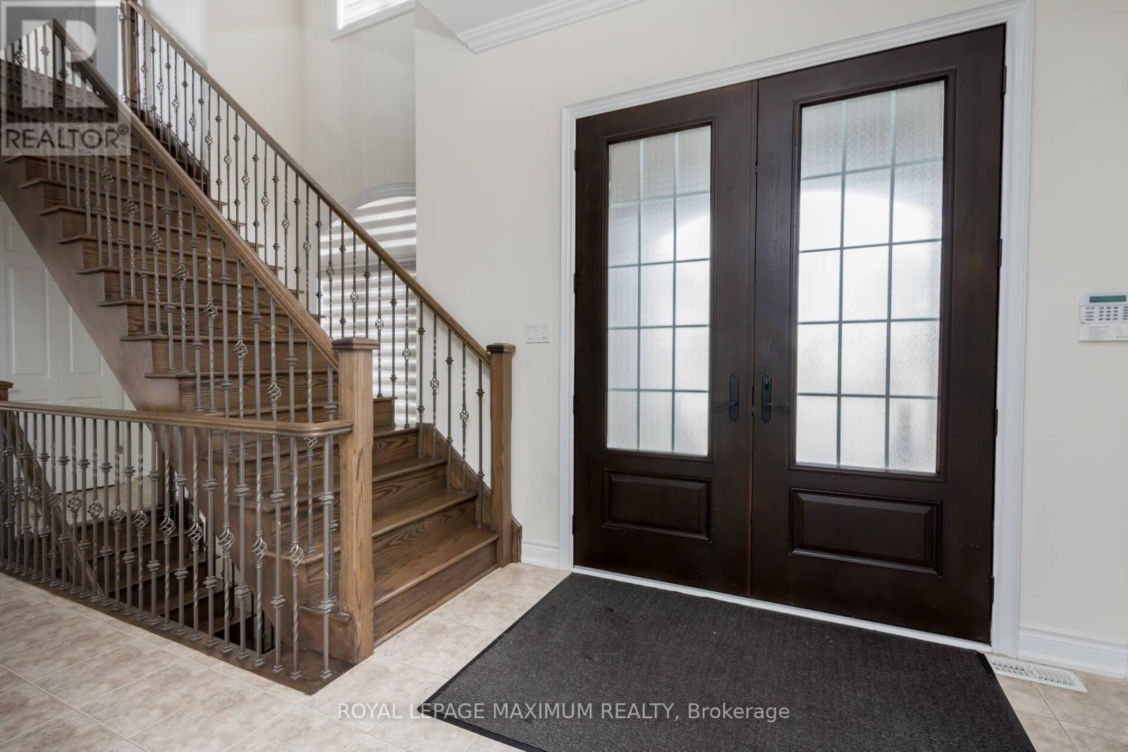 25 Munsie Drive, King, Ontario  L7B 0N8 - Photo 3 - N12041700