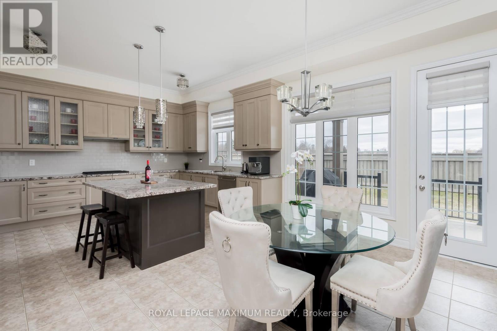 25 Munsie Drive, King, Ontario  L7B 0N8 - Photo 8 - N12041700